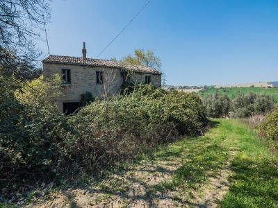 Properties for Sale_FARMHOUSE FOR SALE IN LAPEDONA IN THE MARCHE REGION,this beautiful farmhouse is to be restored in Le Marche_1